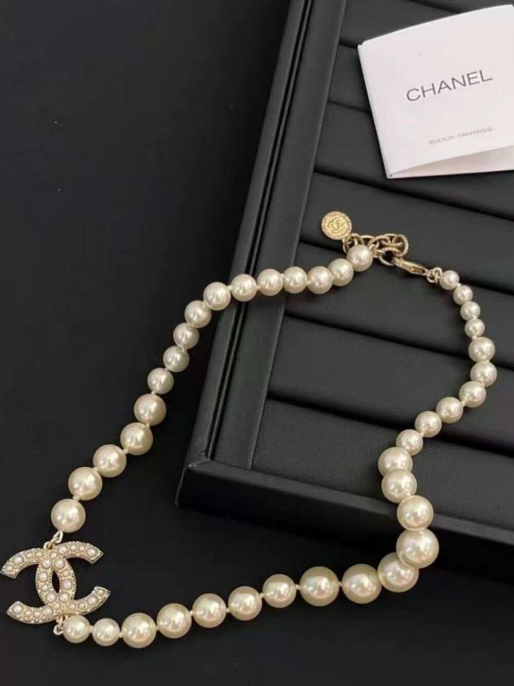 CHANEL Elegant Pearl Gradient Choker